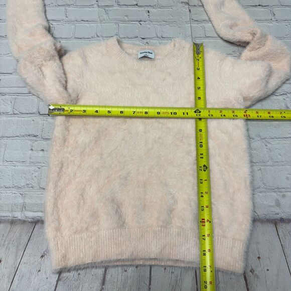 Aritzia Sunday Best Women Fuzzy Knit Cropped Sweater Size Medium C064 -1 - Picture 2 of 15
